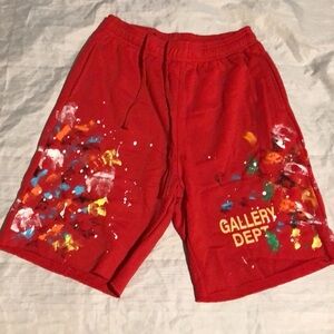 Gallery dept shorts red